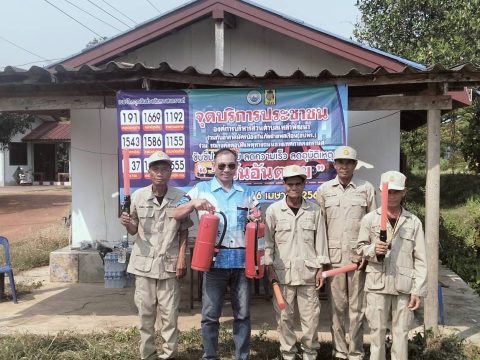 จุดบริการประชาชนองค์การบริหารตำบลเหล่าพัฒนาร่วมกับอาสาสมัครป้องกันฝ่ายพลเรือน (อปพร.) รณรงค์ลดอุบัติเหตุทางถนนช่วงเทศกาลสงกรานต์ ขับขี่ปลอดภัย ลดความเร็ว ลดอุบัติเหตุ ระหว่างวันที่ 10-16 เมษายน 2569