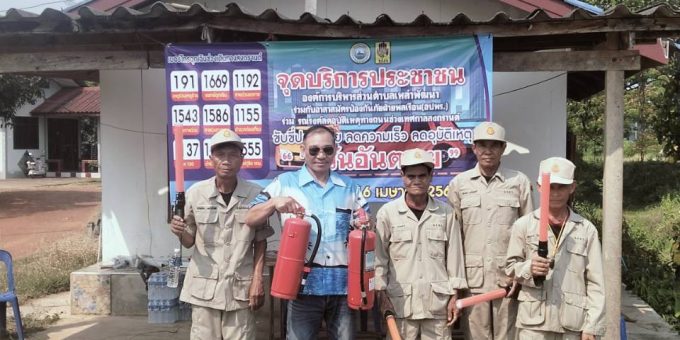 จุดบริการประชาชนองค์การบริหารตำบลเหล่าพัฒนาร่วมกับอาสาสมัครป้องกันฝ่ายพลเรือน (อปพร.) รณรงค์ลดอุบัติเหตุทางถนนช่วงเทศกาลสงกรานต์ ขับขี่ปลอดภัย ลดความเร็ว ลดอุบัติเหตุ ระหว่างวันที่ 10-16 เมษายน 2569