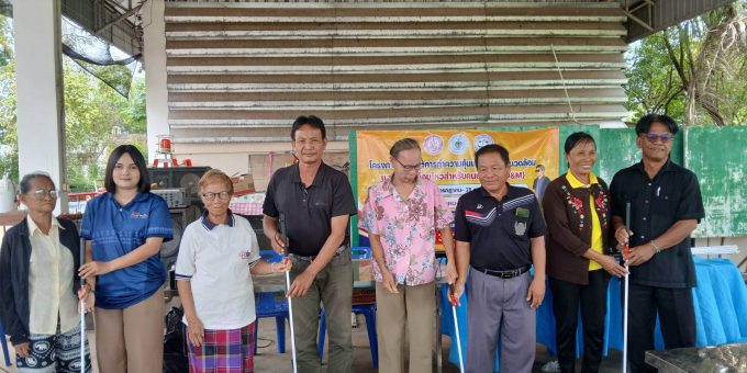 กองสวัสดิการสังคมร่วมกับสมาคมคนตาบอลจังหวัดนครพนม จัดโครงการฝึกทักษะการทำความคุ้นเคยกับสภาพแวดล้อมและการเคลื่อนไหวสำหรับคนตาบอด ในระหว่างวันที่ 9-15 กรกฎาคม 2569 กลุ่มเป้าหมายคนตาบอดทีมีบัตรผู้พิการในตำบลเหล่าพัฒนา พร้อมมอบไม้เท้าขาวให้กับผู้เข้าร่วมอบรม โดยนายกเสน่ห์ เดชขันธ์ พร้อมคณะบริหาร องค์การบริหารส่วนตำบลเหล่าพัฒนา